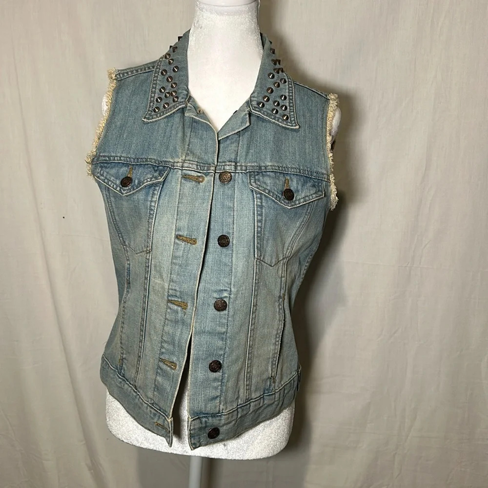 distressed denim Rock & Republic sleeveless vest size small